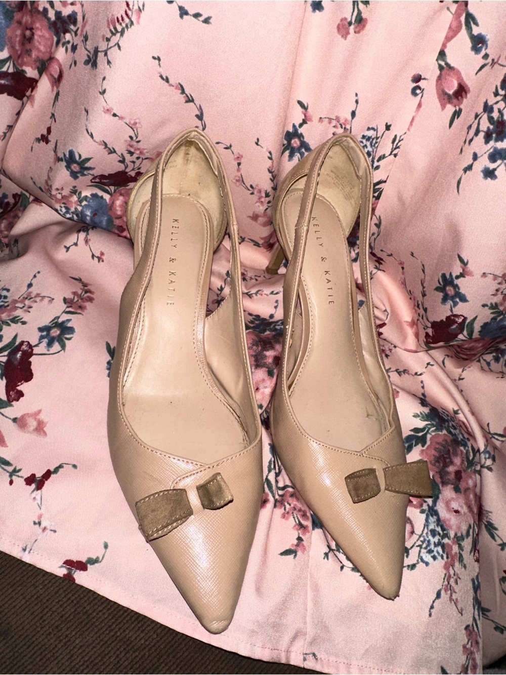 Kelly & Katie Beige Pointed-Toe Slingback Pumps with Bow